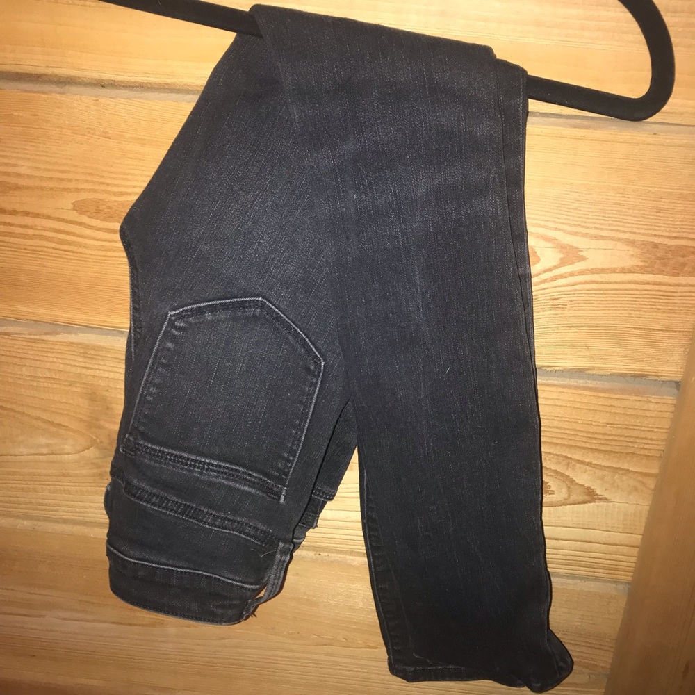 Like new Athleta skultpek skinny black Jeans. Sz 0